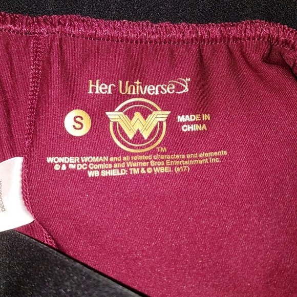 Her Universe Wonder Woman Capris NWOT - Picture 6 of 10